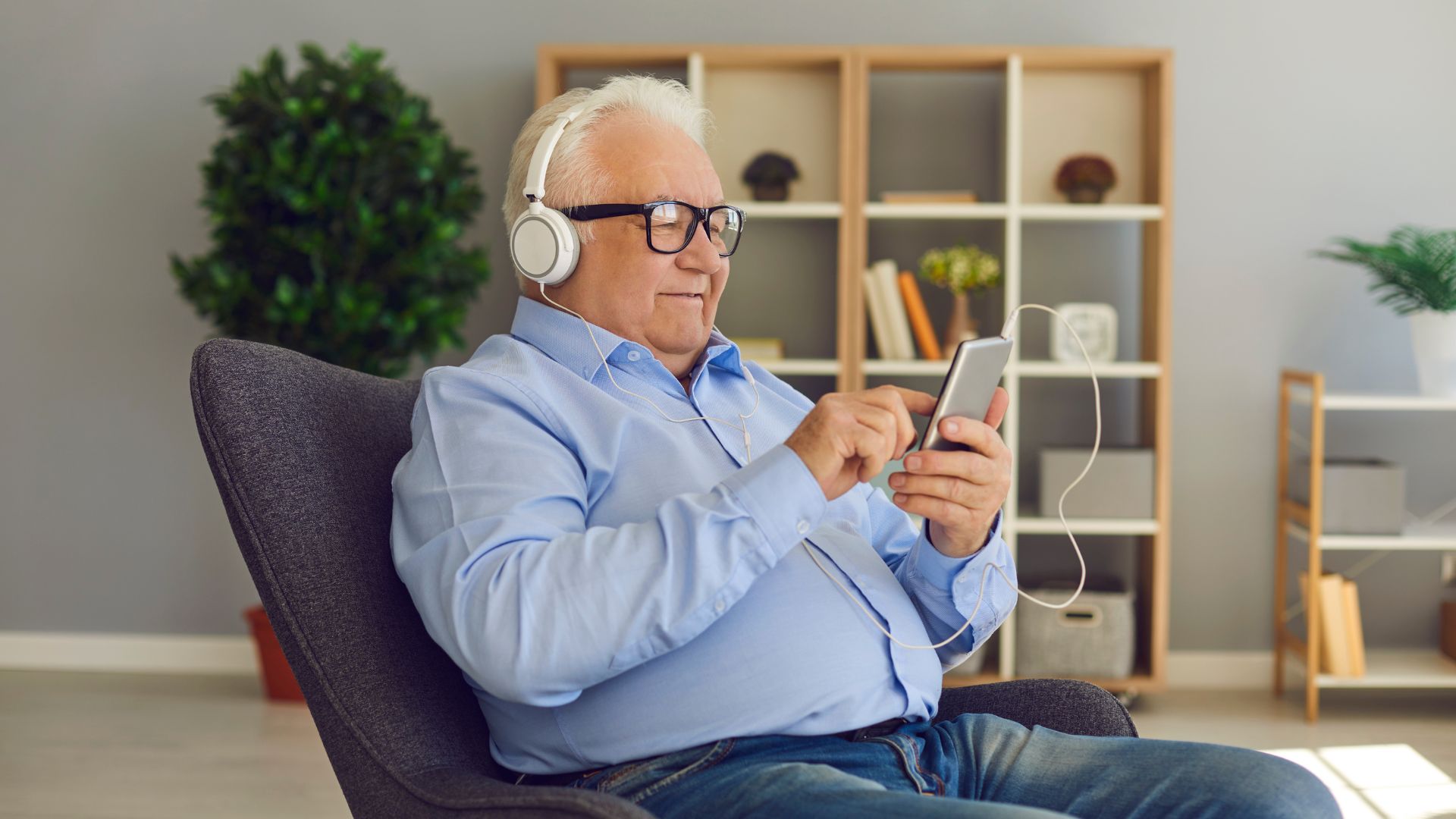 Tech-Savvy Seniors: How Technology Enhances Active Living in Kansas City